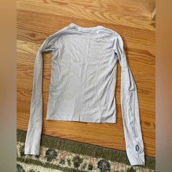 Women's Light blue Long Sleeve swiftly too size 4 cropped - Picture 2 of 3